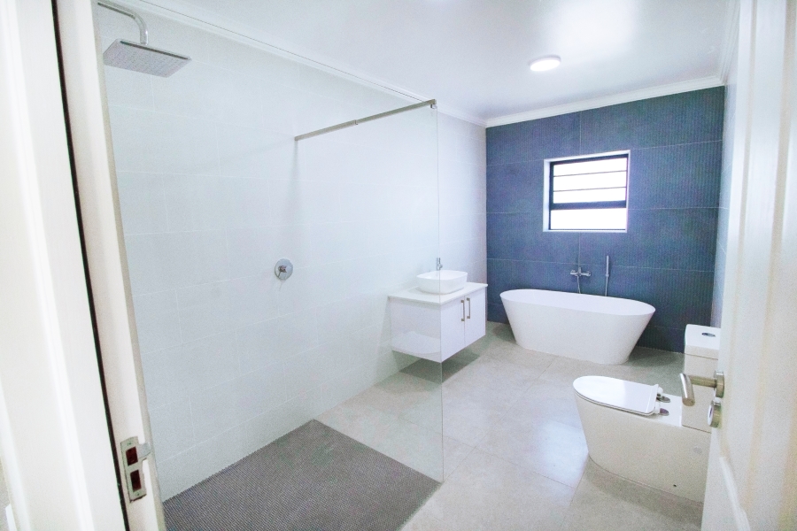 3 Bedroom Property for Sale in Wavecrest Eastern Cape